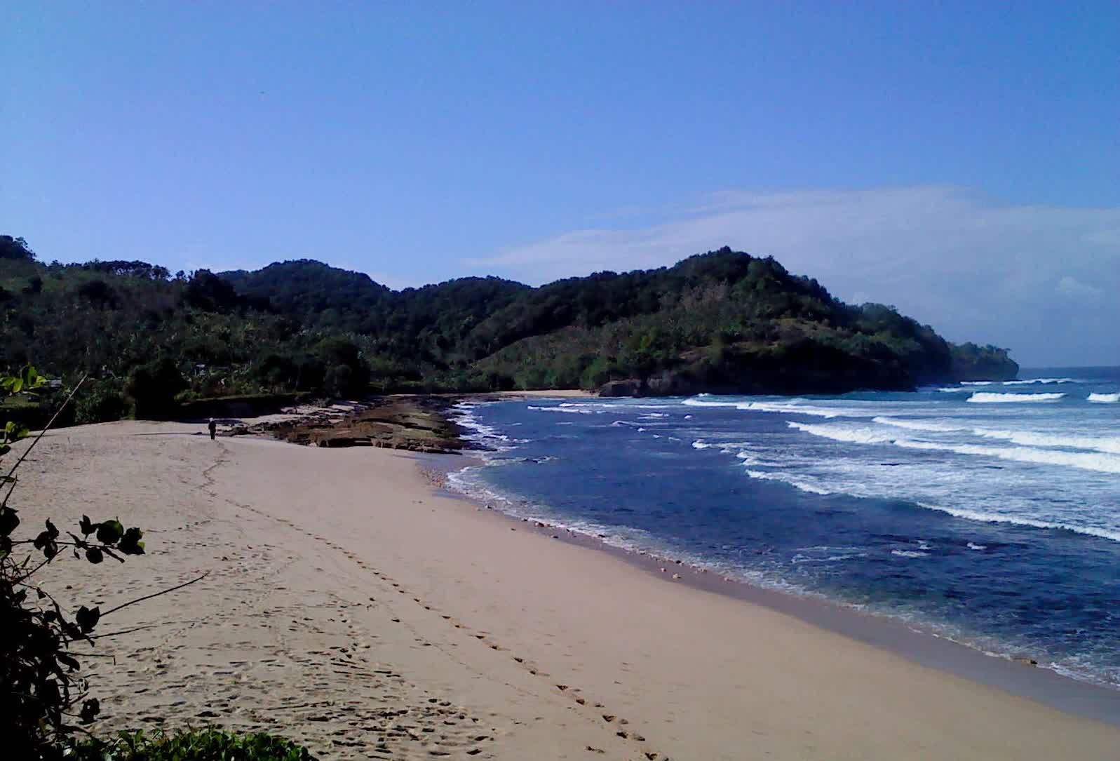Tidak Harus Ke Bali! 3 Wisata Pantai Di Tulungagung ini Bisa Memanjakan Mata